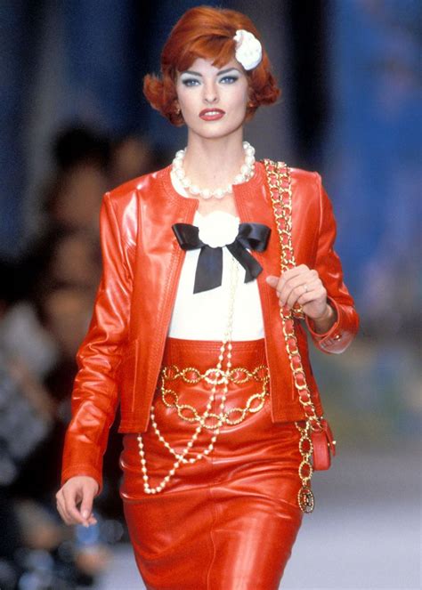 linda evangelista chanel gold|Chanel Spring 1992 Ready.